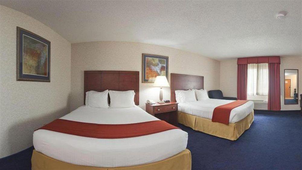 Holiday Inn Express Deforest By Ihg Экстерьер фото