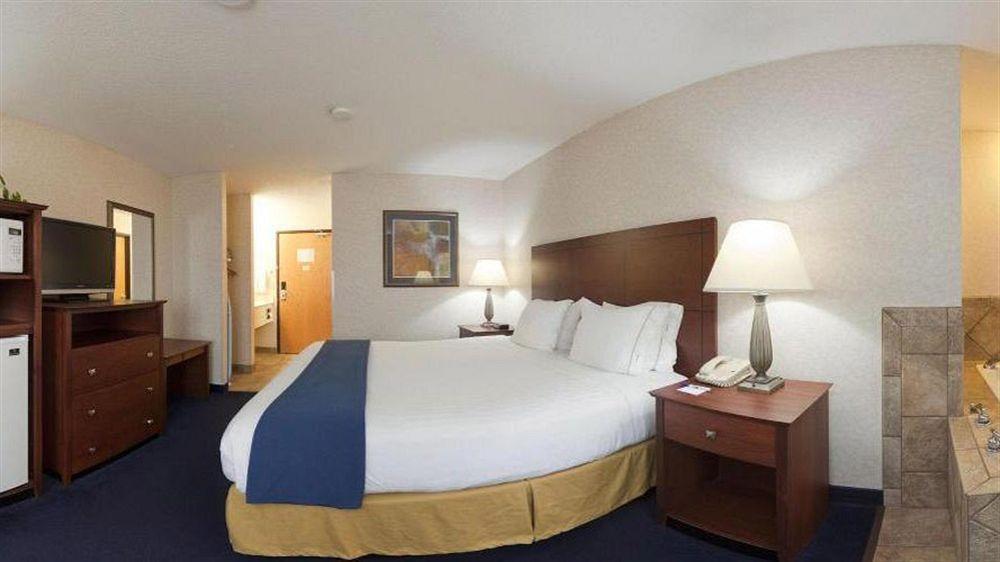 Holiday Inn Express Deforest By Ihg Экстерьер фото