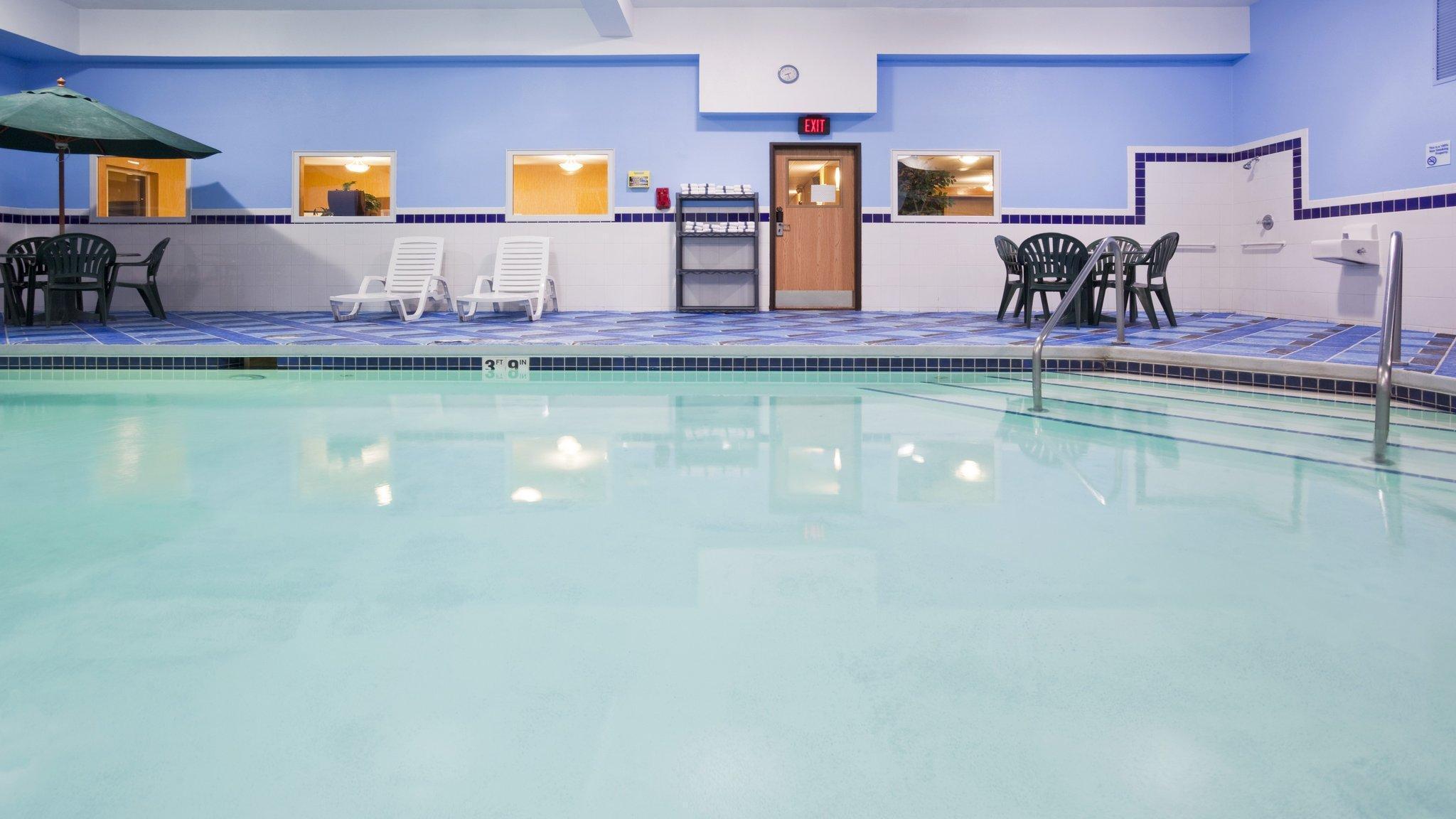 Holiday Inn Express Deforest By Ihg Экстерьер фото