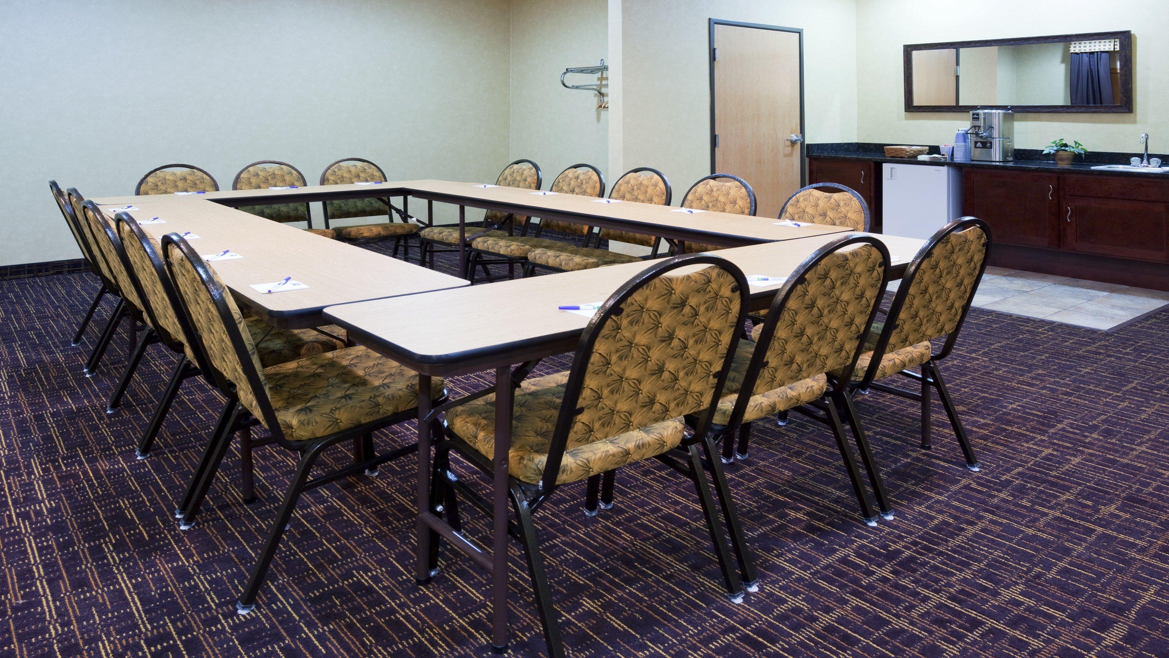 Holiday Inn Express Deforest By Ihg Экстерьер фото