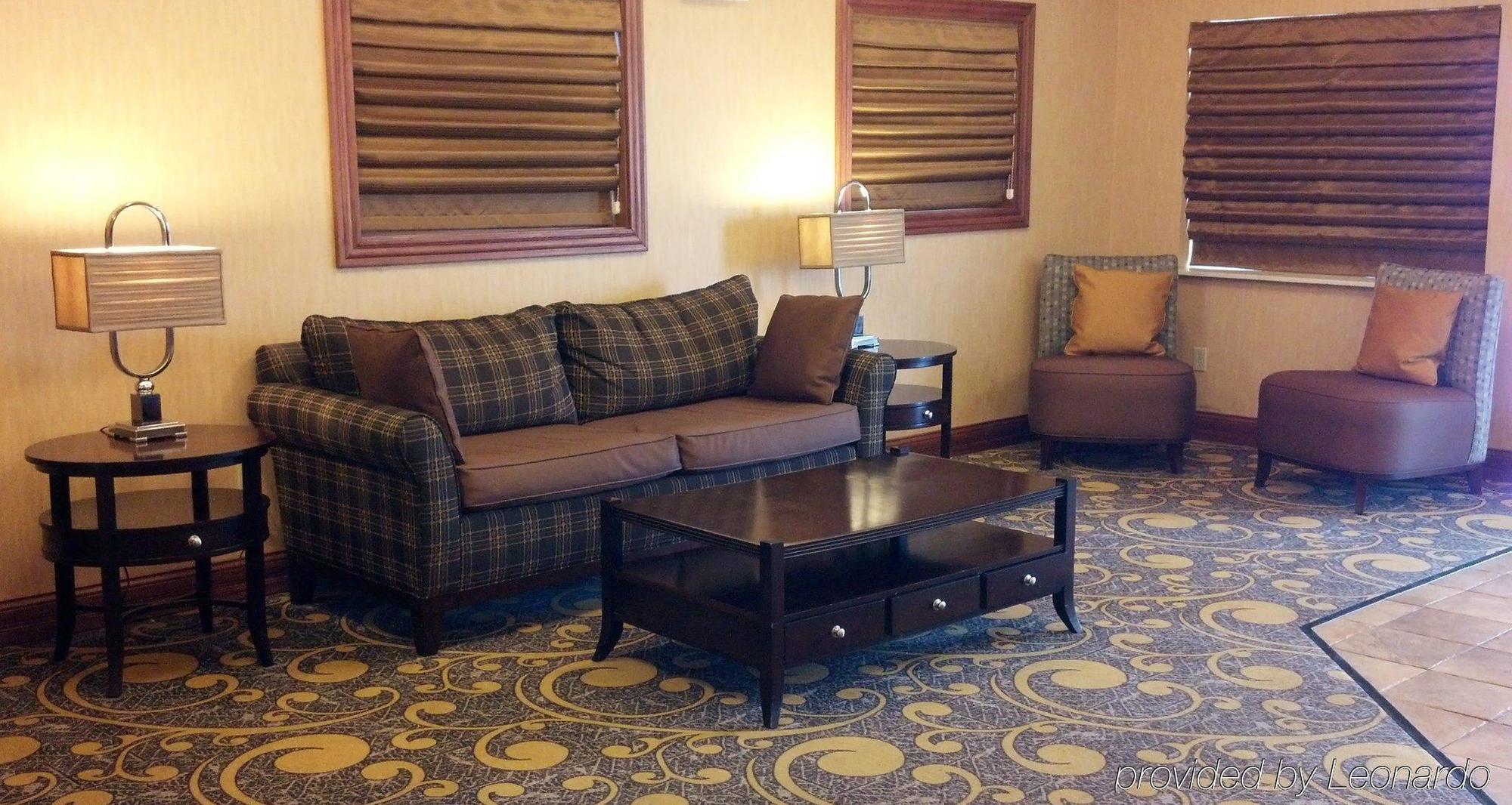 Holiday Inn Express Deforest By Ihg Экстерьер фото