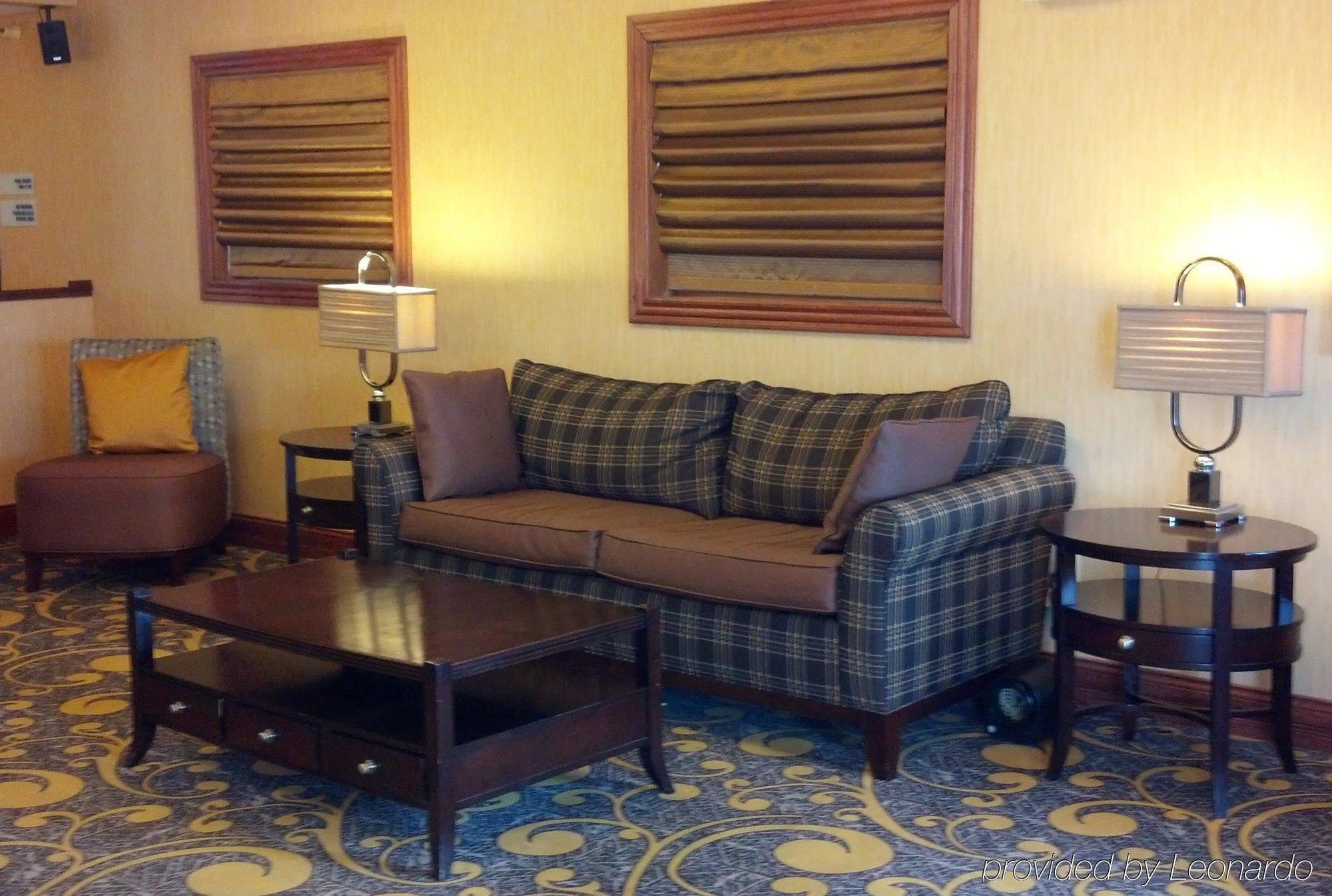 Holiday Inn Express Deforest By Ihg Экстерьер фото