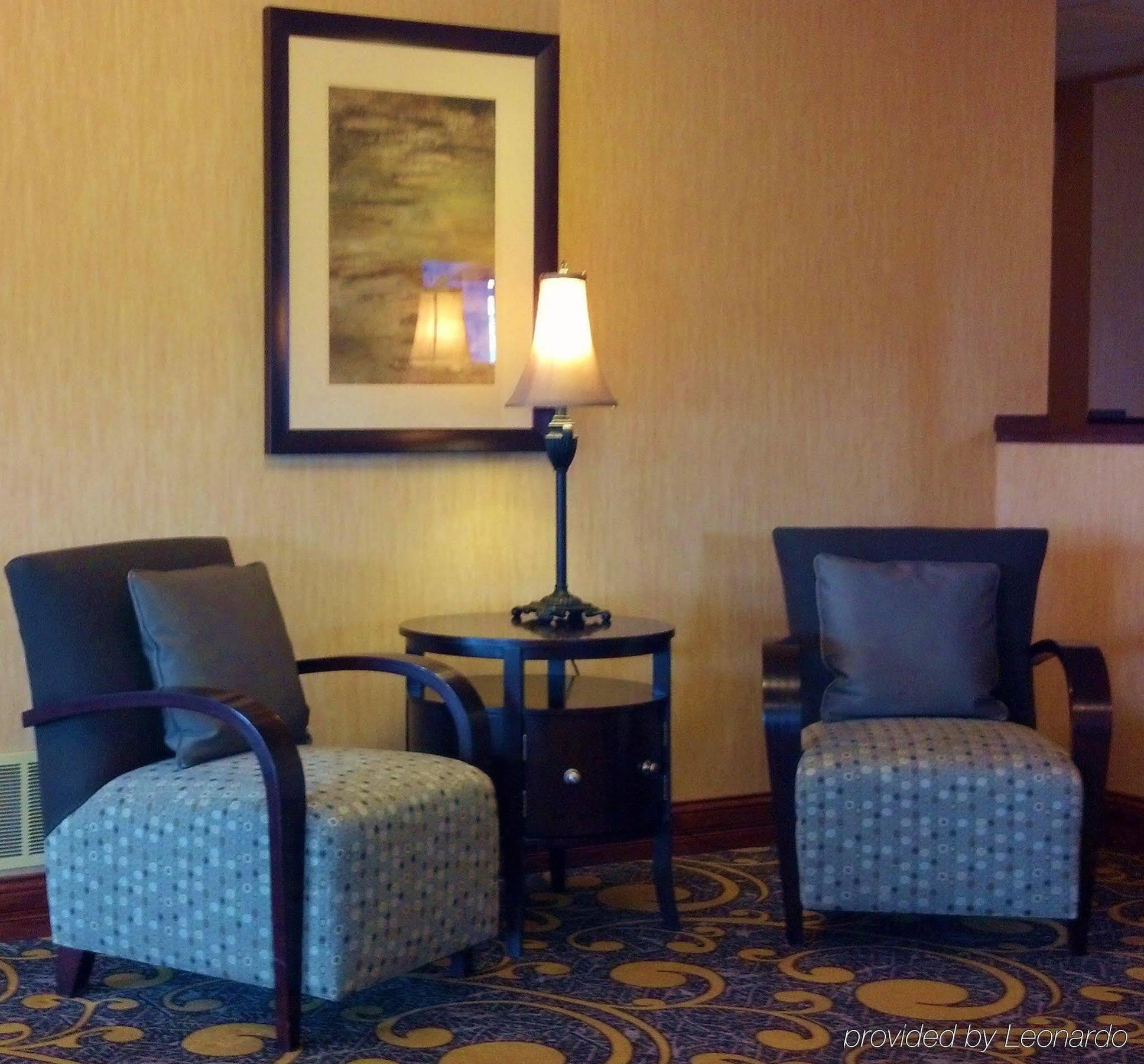 Holiday Inn Express Deforest By Ihg Экстерьер фото