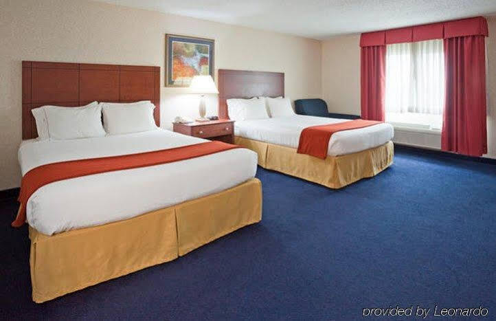 Holiday Inn Express Deforest By Ihg Экстерьер фото